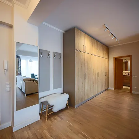 Stylish - Parking And Balcony *