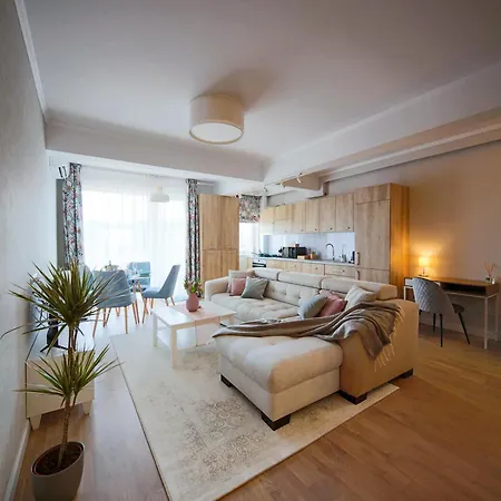 Stylish - Parking And Balcony Apartment