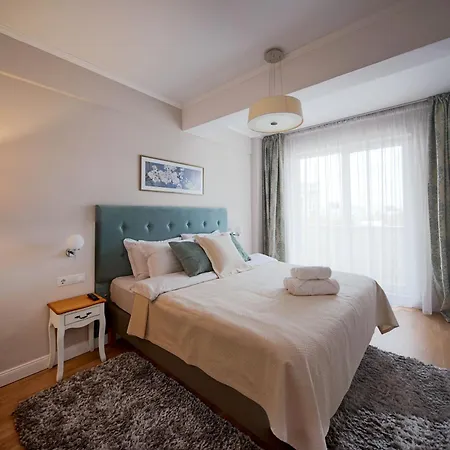 Stylish - Parking And Balcony