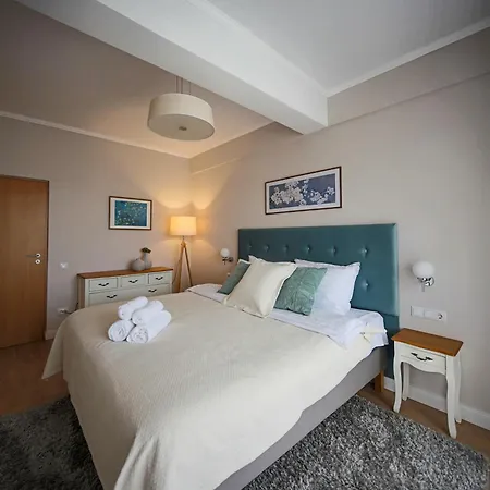 Stylish - Parking And Balcony *