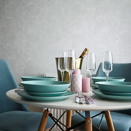 Stylish - Parking And Balcony Apartment