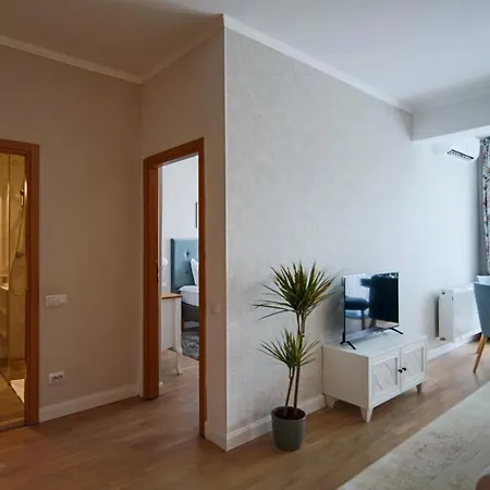 Stylish - Parking And Balcony *