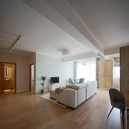 Stylish - Parking And Balcony Apartment