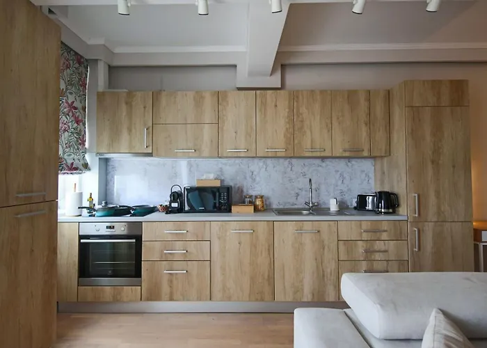 Stylish - Parking And Balcony *