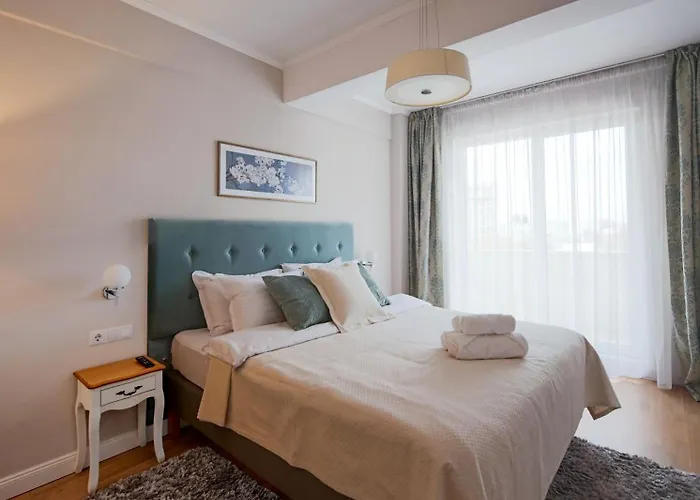 Stylish - Parking And Balcony