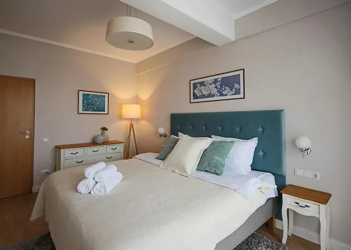 Stylish - Parking And Balcony *