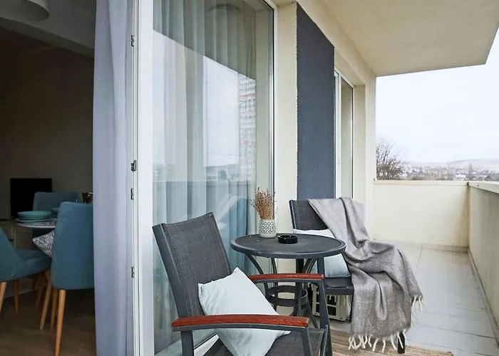 Stylish - Parking And Balcony