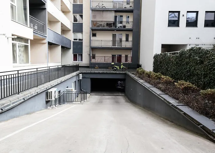 Stylish - Parking And Balcony *