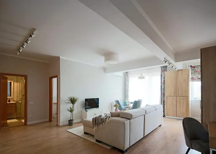 Stylish - Parking And Balcony Apartment